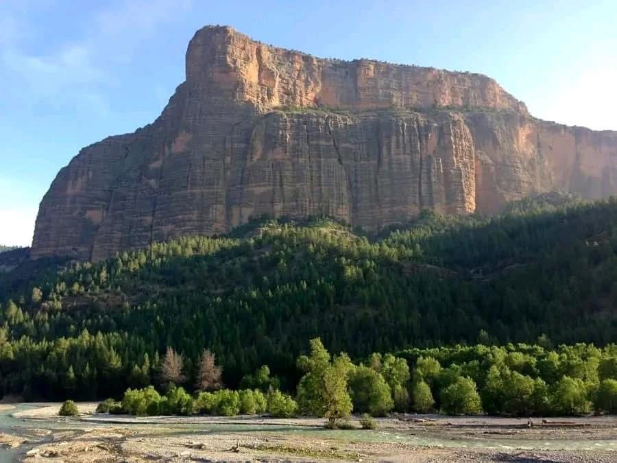 Paysage montagneux marocain pour l'univers touristique de l'agence